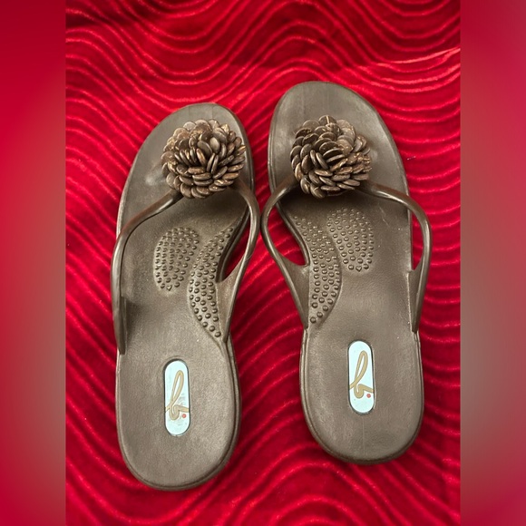 OkaB sandals size Medium brown in color - Picture 2 of 7